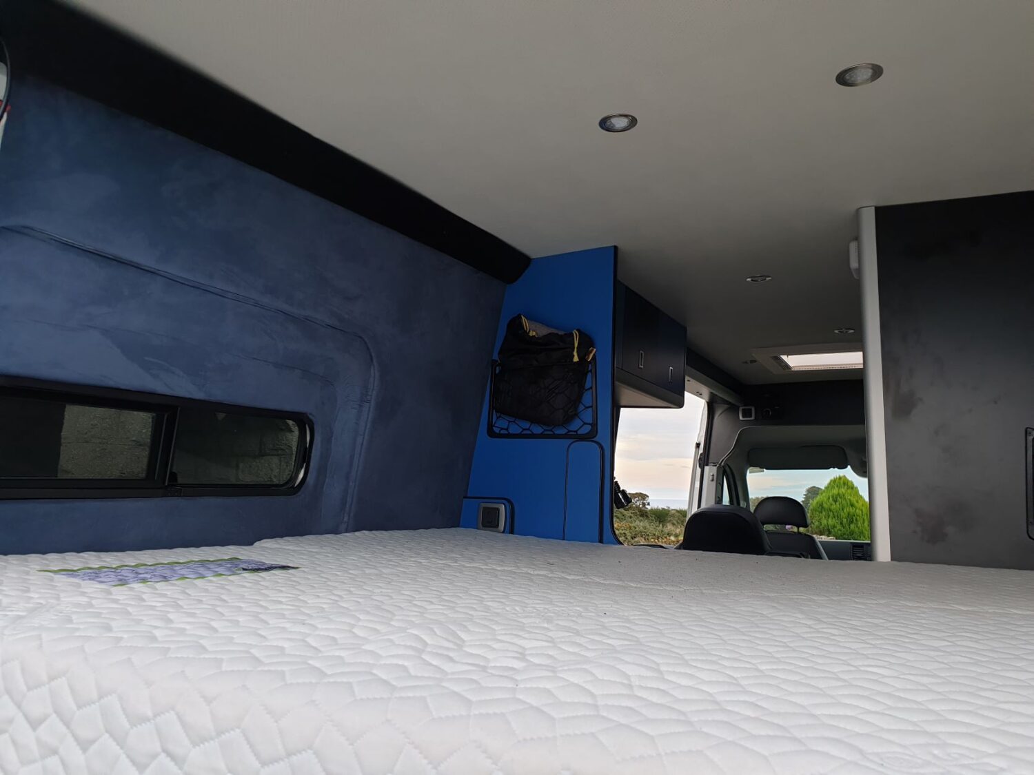 Double Bed Side Window 3