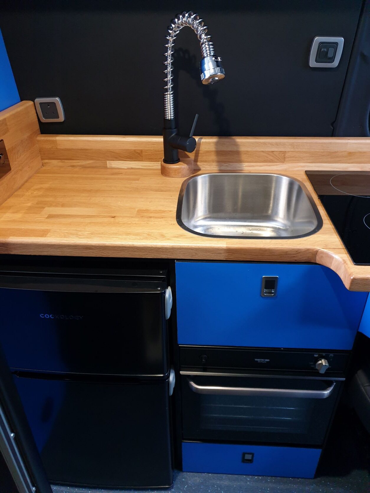 Fridge & Oven